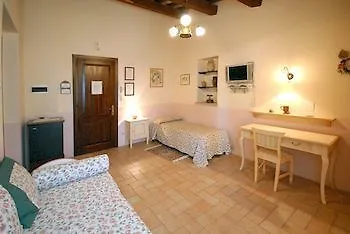 Le Due Torri Torre Quadrano 3* スペッロ