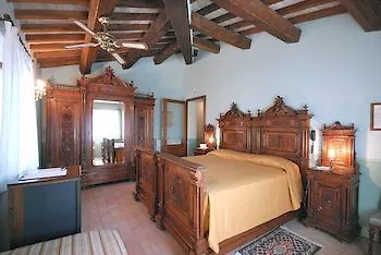 ホテル Le Due Torri Torre Quadrano 3*
